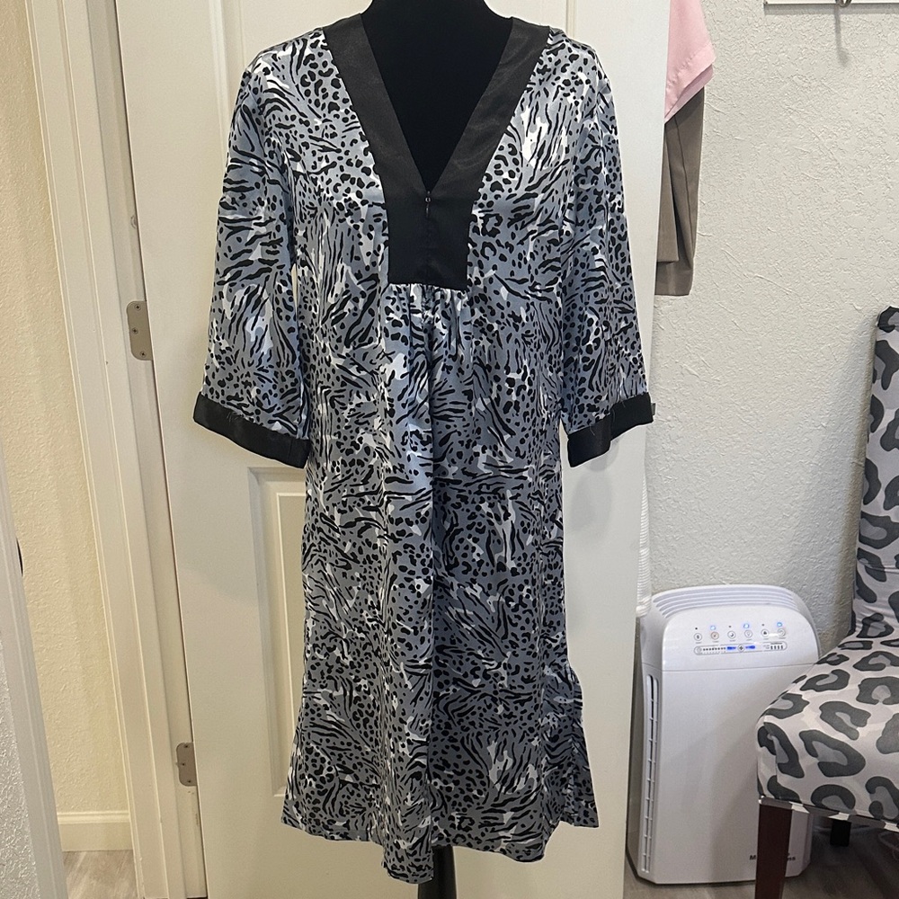 Oscar de la Renta Vintage Pink Label Sleepwear Black and Gray Silkie Robe